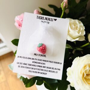 taskukalli maasikas mu tordil kirss mu tordil